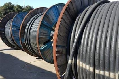 电线电缆制造使用具有本行业工艺特点的专用生产设备,以适应线缆产